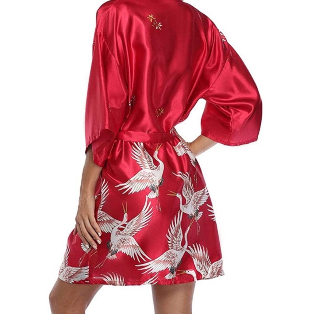 Feminine Silk Elegant Coverup Robes Xl nice loose fitting. - Picture 4 of 6